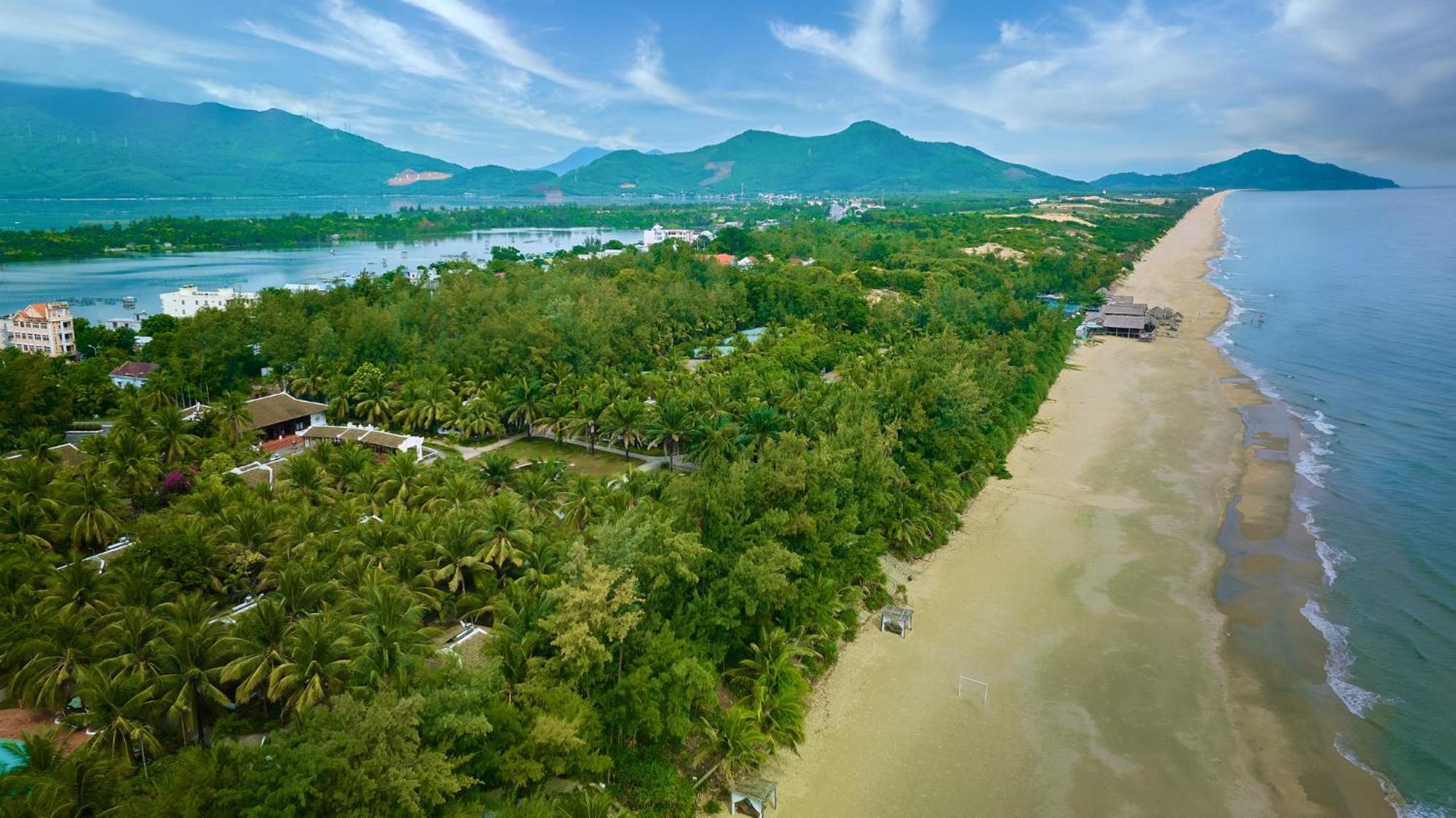 Lang Co Beach Resort Esterno foto